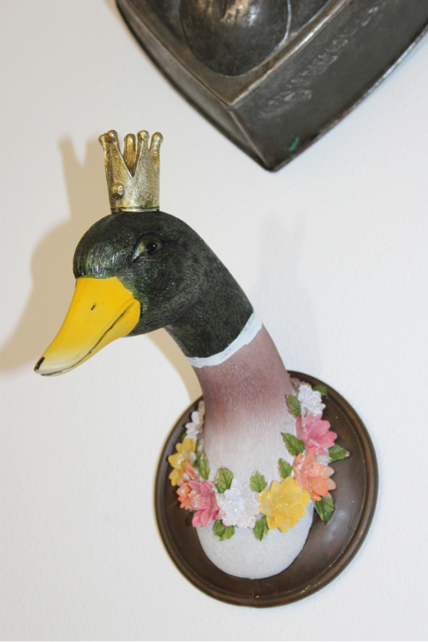 Dekorácia na stenu - kačka so zlatou korunou